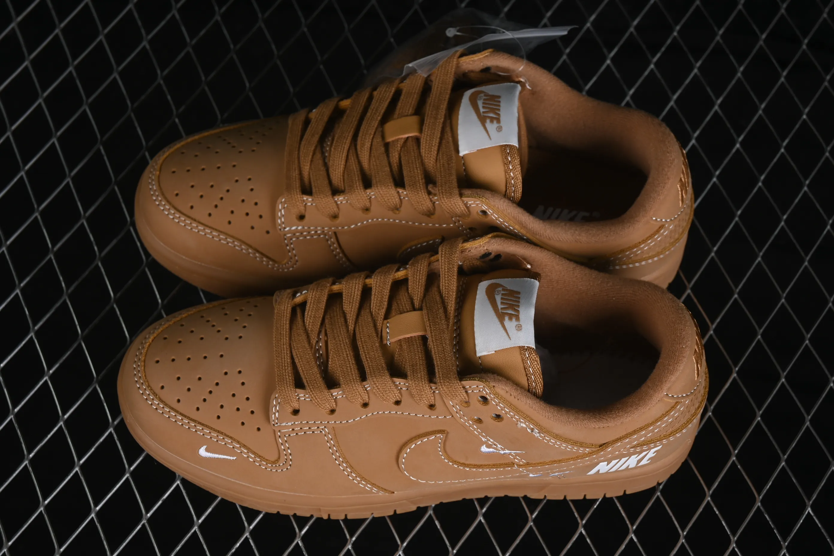 All categories Nk SB Dunk Series Nk SB Dunk Low High-end customized low-top sneakers Nike SB Dunk Low Caramel Anniversary high-end customized low-top casual sneakers XX3168-305